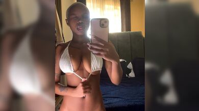 Ms.juicy_p aka ms.juicy_p - 04-10-2025 OnlyFans Video - I love touching and smelling it