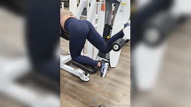 Marie-sz-queen aka marie-sz-queen - 04-30-2025 OnlyFans Video - Beat the up