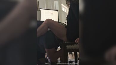 Marie-sz-queen aka marie-sz-queen - 10-08-2025 OnlyFans Video - Working on advancing my career with an online seminar but was told that we could turn