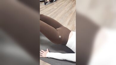 Marie-sz-queen aka marie-sz-queen - 11-24-2025 OnlyFans Video - Starting the week off with an early morning workout, warming up my hamstrings, glutes and of