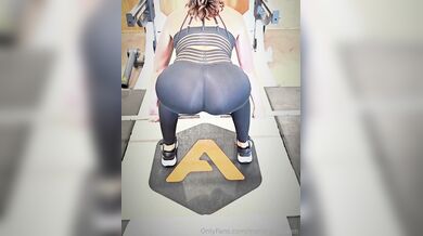 Marie-sz-queen aka marie-sz-queen - 11-02-2024 OnlyFans Video - No fake glutes here, I work for them