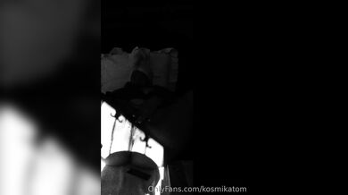 Kosmik Atom aka kosmik_atom - 01-08-2024 OnlyFans Video - What are u currently reading